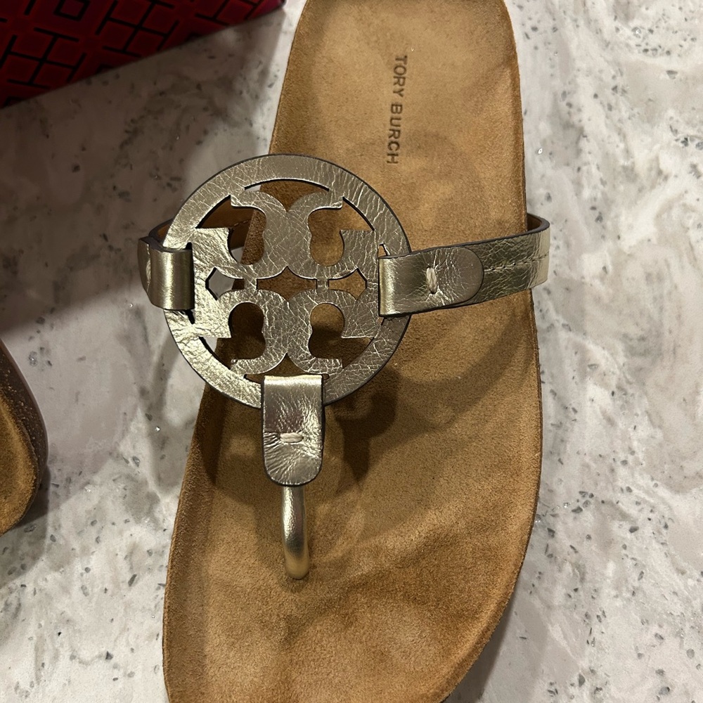 NWT Tory Burch Spark Gold Metallic Sandals Size 7.5 - Picture 3 of 7